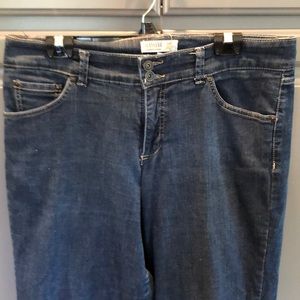 Cute women’s jeans. Wide leg.